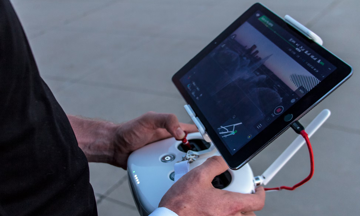 dots-red-h red ball print on transparent image